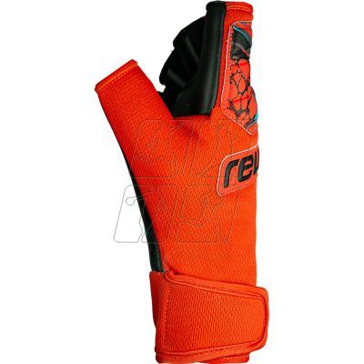 8. Gloves Reusch Futsal Grip M 53 70 320 3333