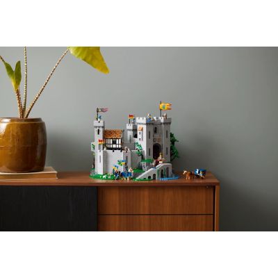 8. LEGO Icons 10305 - Castle of the Knights of the Lion Coat of Arms