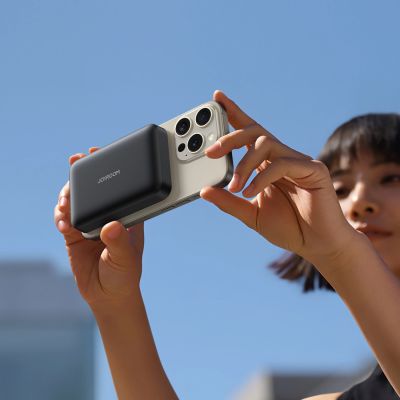 14. Joyroom JR-W020 20W 10000mAh MagSafe Power Bank + USB-C - USB-C 0.25m Cable - Black