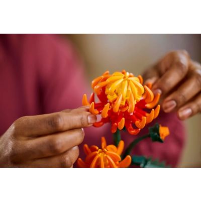 7. LEGO ICONS 10368 Botanicals - Chrysanthemum