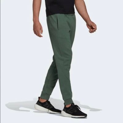 4. adidas Recbos M HM7892 sweatpants