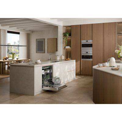 27. Smeg KLF03CREU Electric Kettle 1.7 L 2400 W Cream