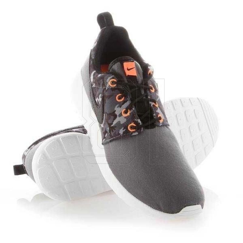 7. Nike Roshe One Print Jr 677782-004 shoe