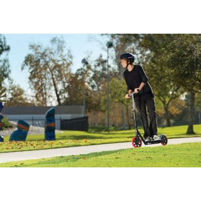 22. Razor Carbon Lux Scooter 13073003 Black