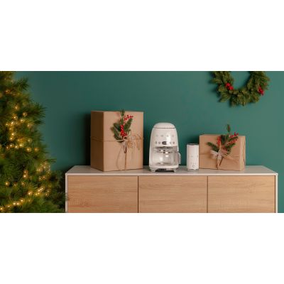 44. Smeg DCF02CREU Manual Drip Coffee Maker 1.4 l