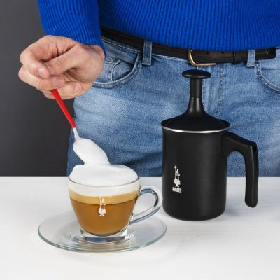 8. Bialetti 00AGR394 Milk Frother Manual Milk Frother Black