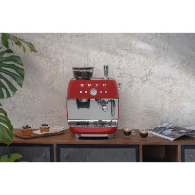 16. Smeg EGF03RDEU coffee machine Manual espresso machine 2.4 l