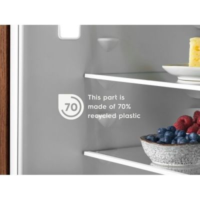 11. ELECTROLUX ERD6DE18S1 refrigerator