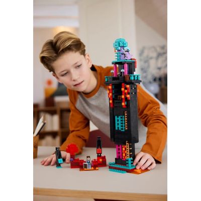 20. LEGO Minecraft 21279 Enderman Tower