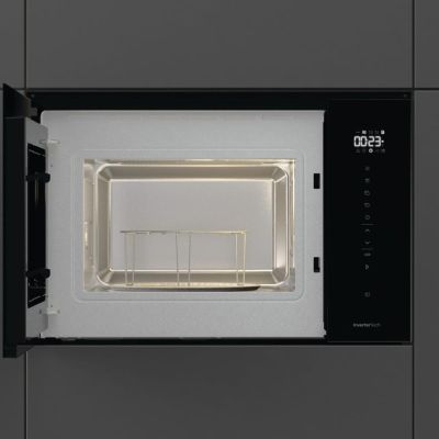 3. Hisense 742528 Microwave Oven Black Microwave Grill Built-in 25L 900W