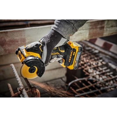 9. 18V Cordless Circular Saw 76mm DEWALT DCS438N