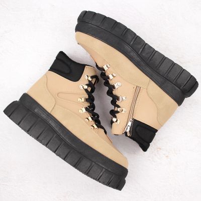 4. Hiking boots on the News W EVE450B platform