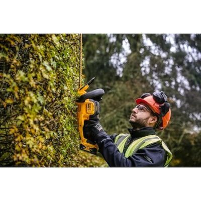 6. Hedge Trimmer 55cm, 18V DCMHT563P1 DEWALT