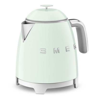 31. SMEG kettle model KLF05PGEU mini 0.8L pastelgreen