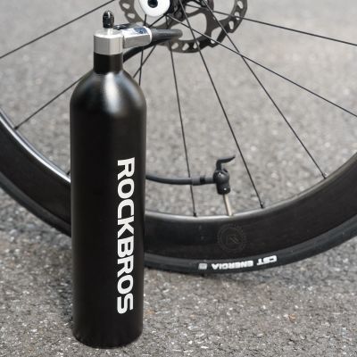 13. Rockbros Tubeless Tire Inflator 200 PSI 1.2l - Black