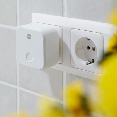 2. Yale ConnectX Wi-Fi Bridge up to 4 Devices WiFi and BlueTooth