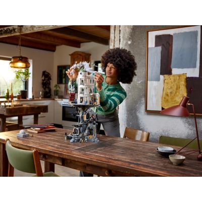 8. LEGO Harry Potter 76417 Gringotts Bank - Collector's Edition