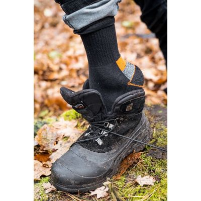3. Men's snow boots, size 43