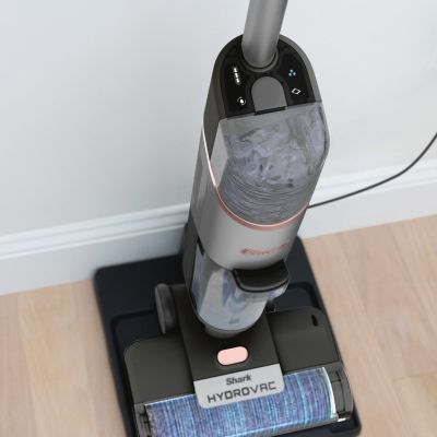 8. SHARK Cordless Stick Vacuum Cleaner WD210EU