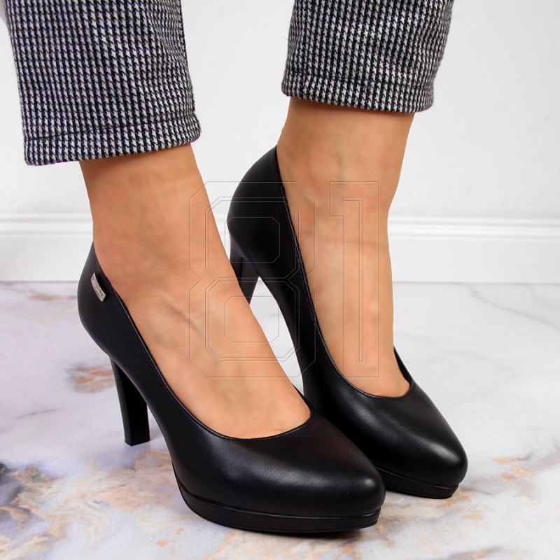 10. Pumps on the platform matte black W Sergio Leone