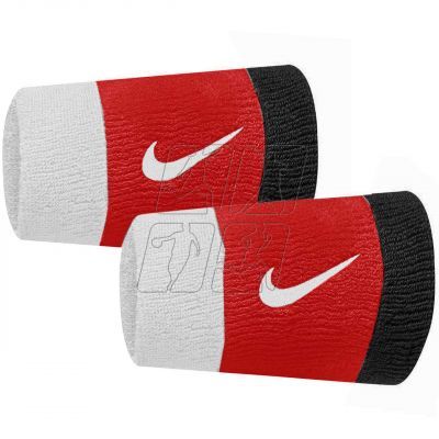 2. Nike Swoosh wristbands N0001586118OS