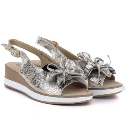 4. Women's leather sandals with a flower, gold, S.Barski 5988