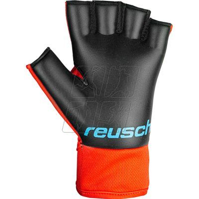 7. Gloves Reusch Futsal Grip M 53 70 320 3333