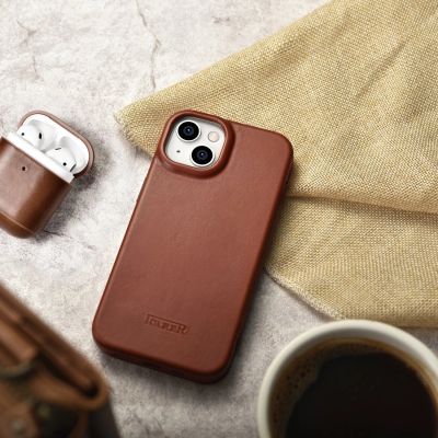 26. iCarer CE Oil Wax Premium Leather Folio Case iPhone 14 Plus magnetic flip case MagSafe brown (AKI14220707-BN)