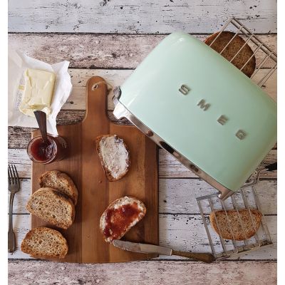 17. SMEG TSF01PGEU toaster pastel green