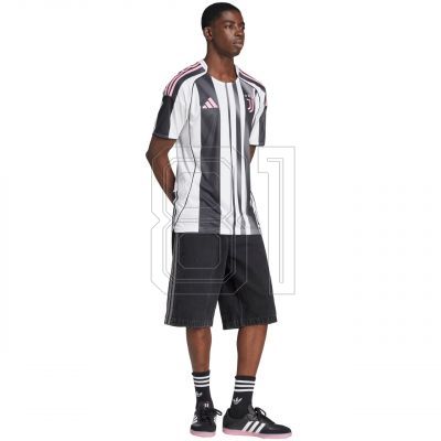 5. adidas Juventus Turin Home T-shirt M JJ4320