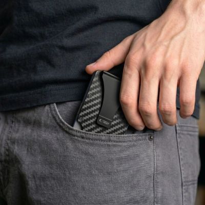 5. Tech-Protect Thorn RFID Carbon Wallet - Black
