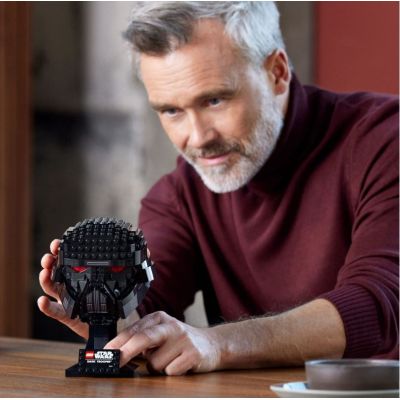 5. LEGO Star Wars 75343 Dark Trooper Helm