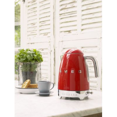 11. SMEG KLF04RDEU electric kettle