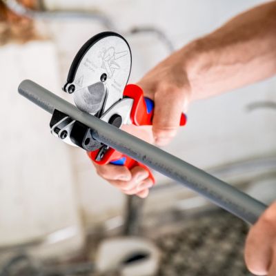 17. KNIPEX PIPE CUTTER FOR COMPOSITE AND PLASTIC PIPES