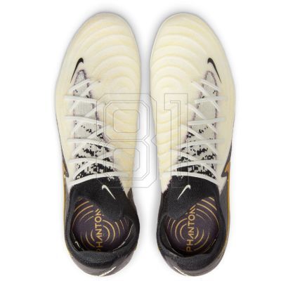 4. Nike Phantom GX II Elite SG M FJ2586-100 football boots