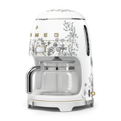 22. SMEG DCF02WHEU coffee machine