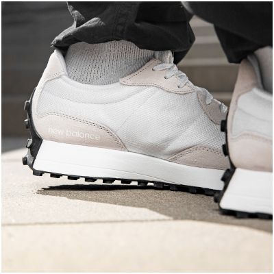 8. New Balance 327 M MS327CWB shoes