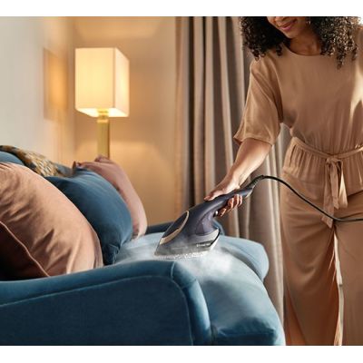 21. RUSSELL HOBBS Garment Steamer