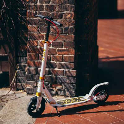 6. HM209T WHITE-GOLD SCOOTER WITH DISC BRAKE NILS EXTREME