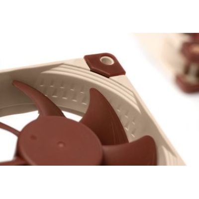 6. NOCTUA NF-A8 FLX 80mm 7.9 dBA fan