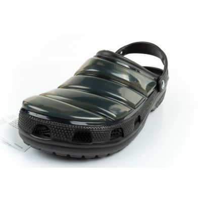 11. Crocs Classic Clog 206624-001