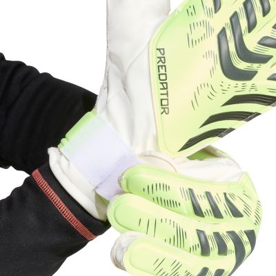 10. adidas Predator Training M JN5356 goalkeeper gloves