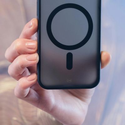 8. 3mk Smoke MagCase for iPhone 17 - Black Semi-Transparent