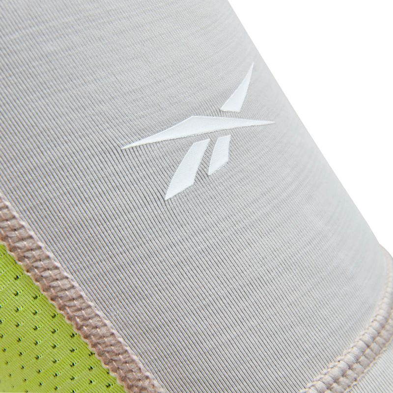 7. Reebok Activchill Rasl-13026GR Compression Sleeves