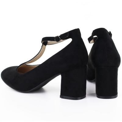 3. Black suede pumps with a strap, Mascara 834284
