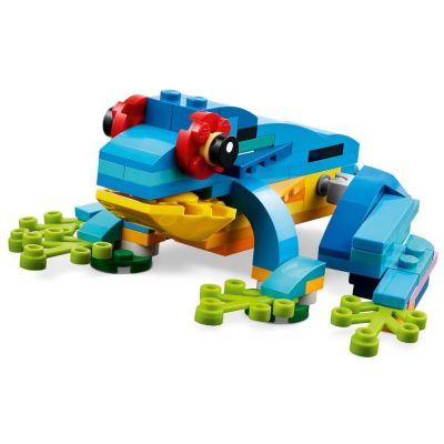 5. LEGO Creator 31136 Exotic Parrot