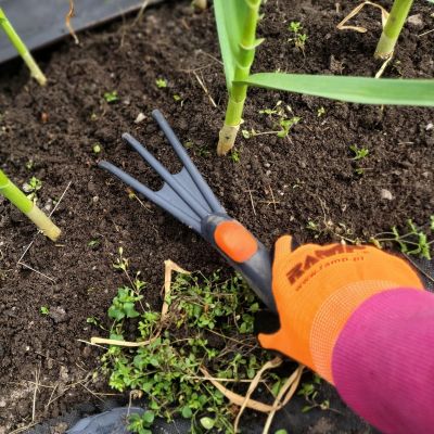 15. CLAWS GARDEN CULTIVATOR