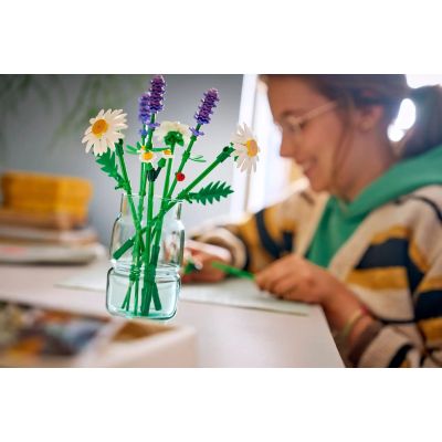9. LEGO Botanical Collection 11508 - Daisies
