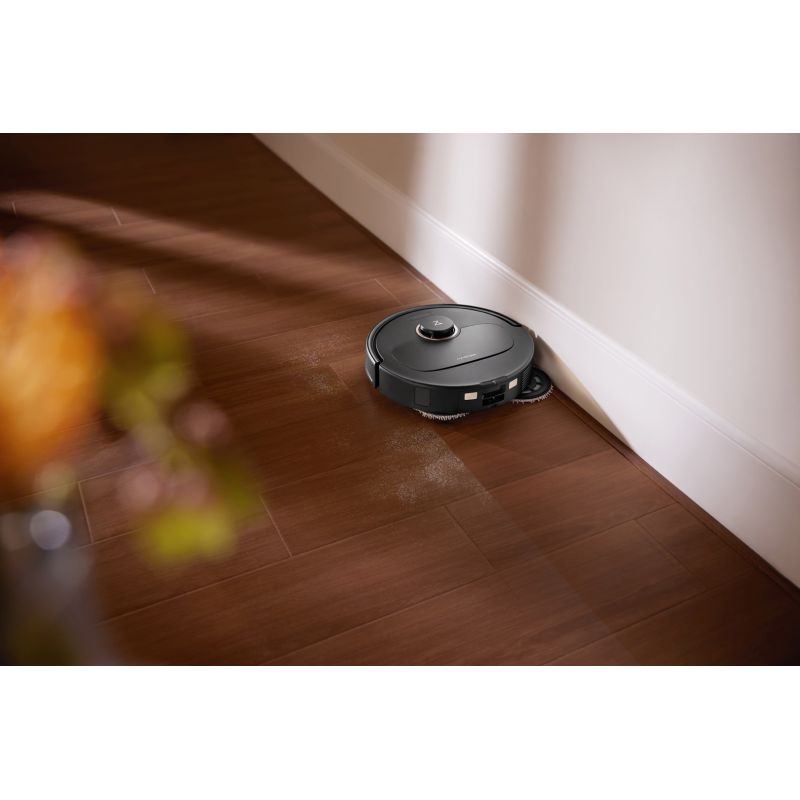 22. Roborock Qrevo 5AE black cleaning robot