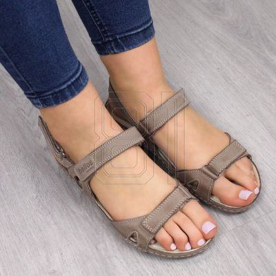 12. Comfortable leather sandals in beige W Helios 205
